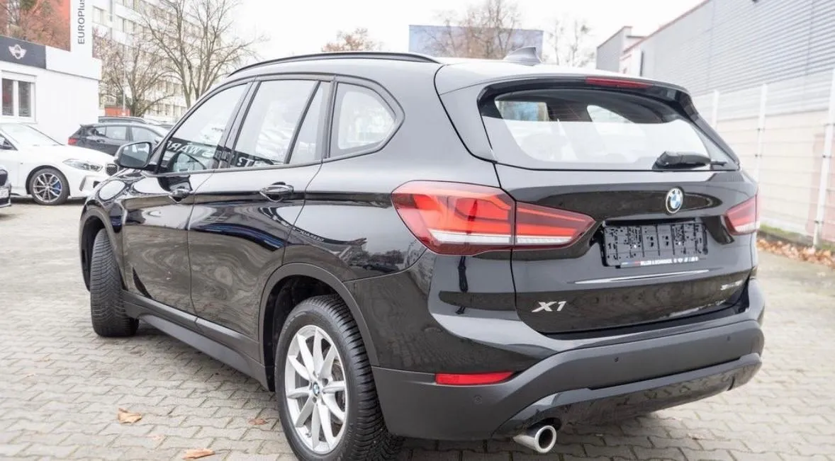 BMW X1 sDrive18i Advantage Image 3