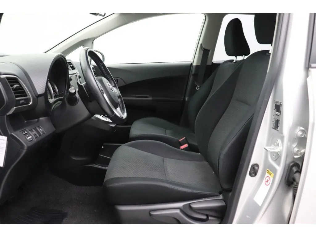 Toyota Verso-S 1.3 VVT-I Dynamic Panorama Navi Clima Camera Image 6